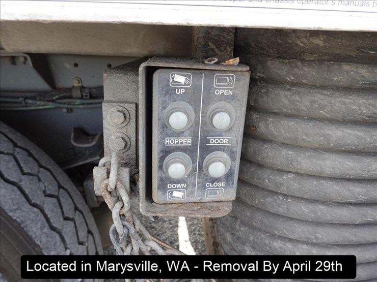 2020-freightliner-m2-106-image-39