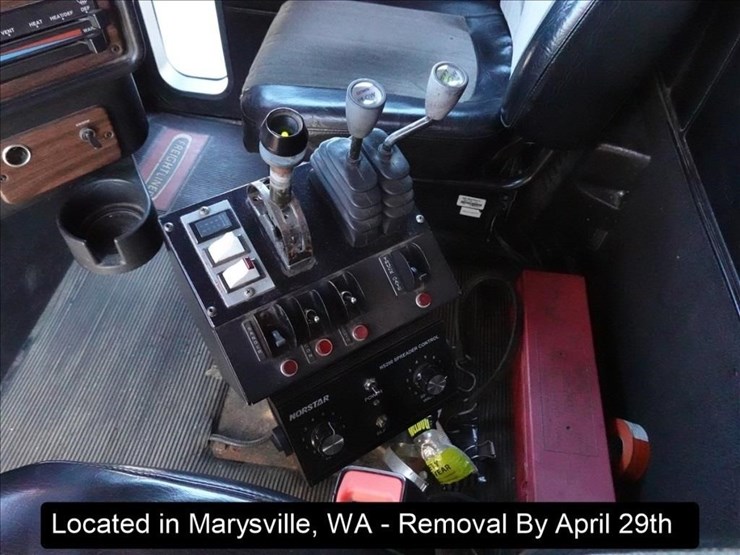 2001-freightliner-fld120-image-17