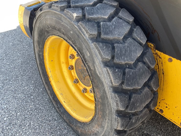 new-holland-l170-image-19