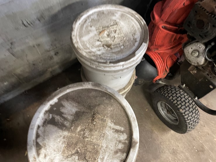 #2553-•-(4)-5-gallon-buckets-(columbia-heights,-mn)-image-5