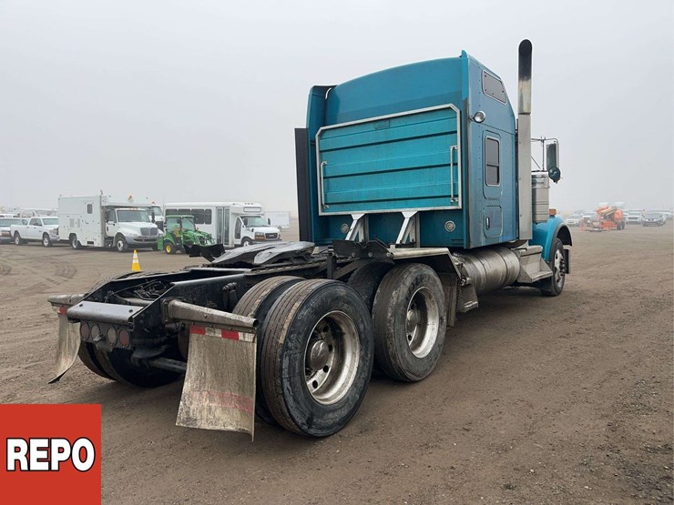 2019-kenworth-w900-image-4