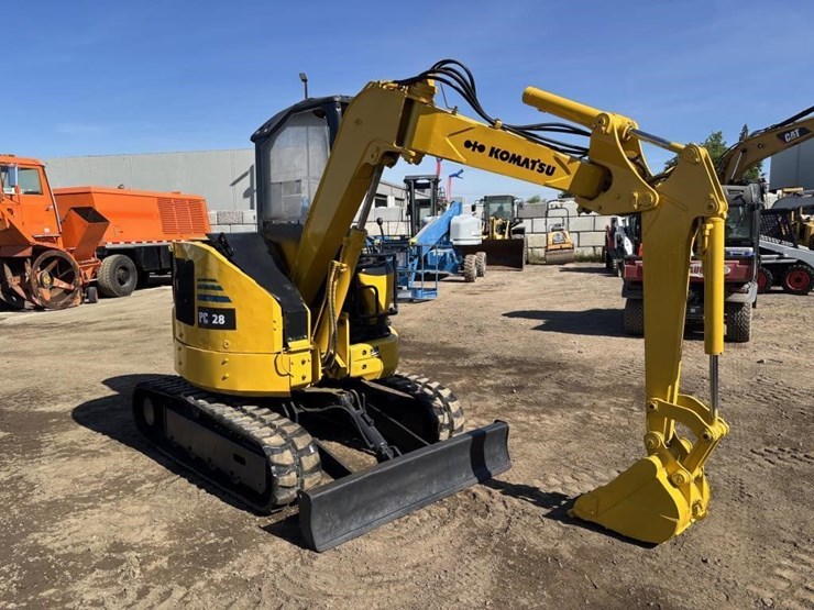 komatsu-pc28uu-2-image-2