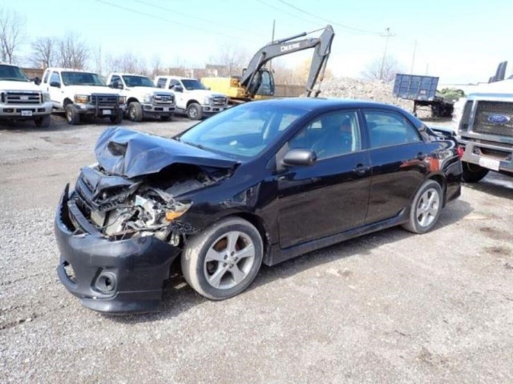damaged-2013-toyota-corolla-sedan-2t1bu4ee1dc92192-image-1