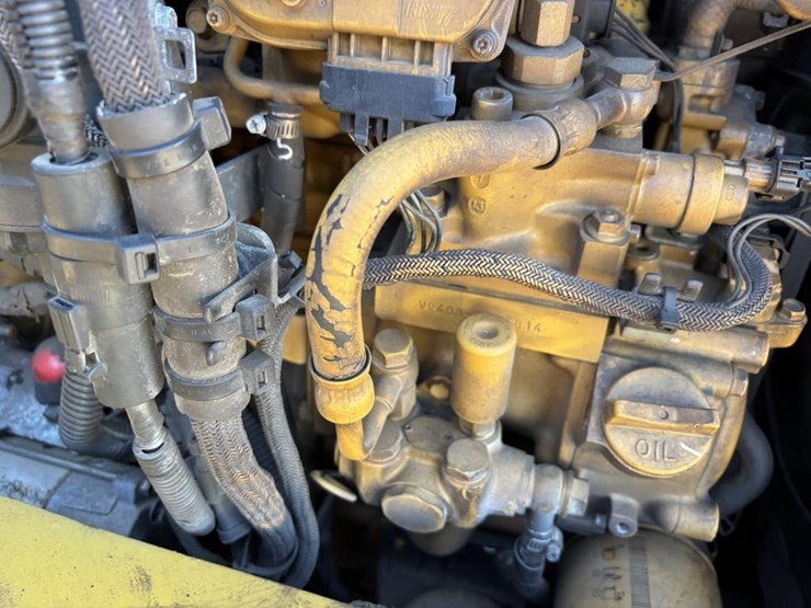 2015-caterpillar-305.5e2-cr-image-47