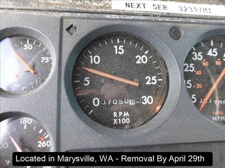 1995-freightliner-fl60-image-12