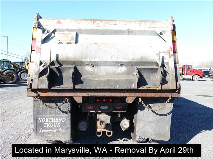 2001-freightliner-fld120-image-34