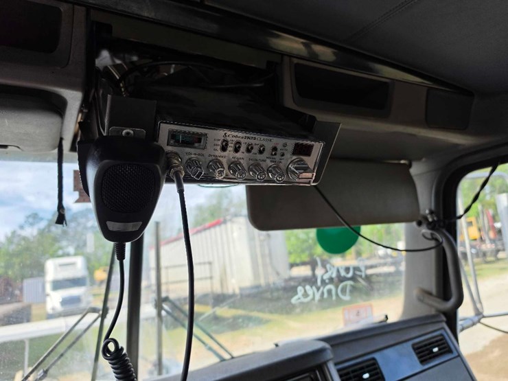 2010-kenworth-t800-image-15