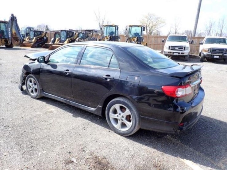 damaged-2013-toyota-corolla-sedan-2t1bu4ee1dc92192-image-7
