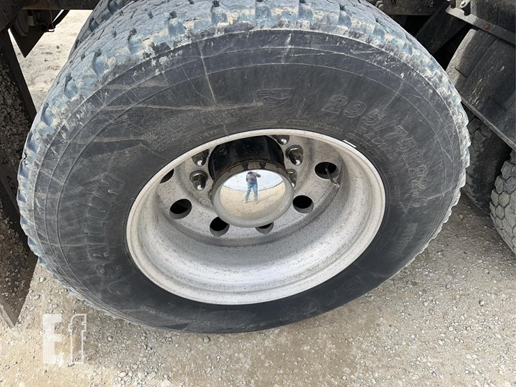 2005-kenworth-t800-image-17