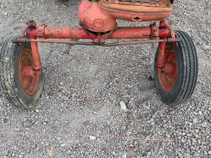 #3070-•-farmall-cab-tractor-image-4