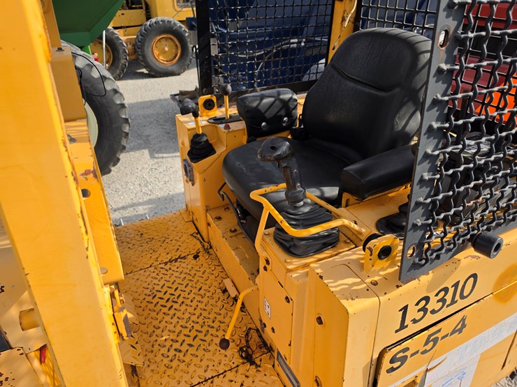 2007-dressta-td9m-image-10