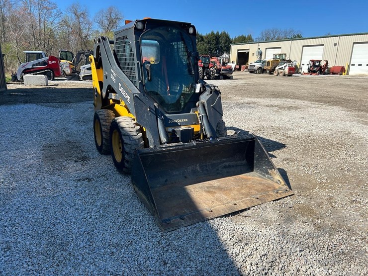 2019-deere-318g-image-6