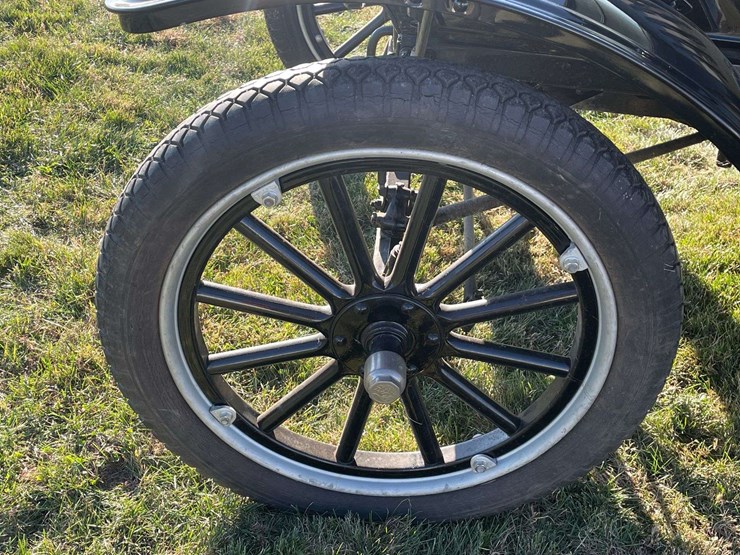 1917-model-t-touring-image-22