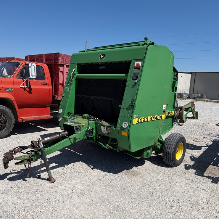 JOHN DEERE 556