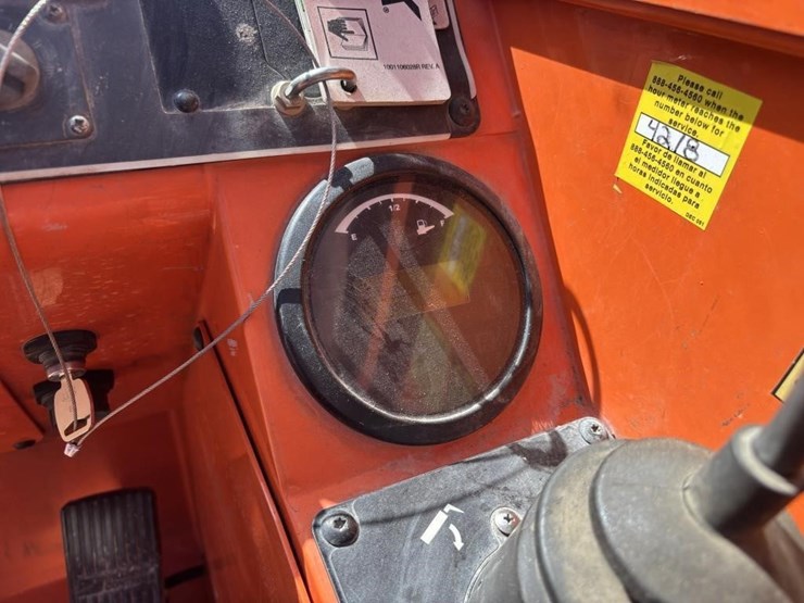 2014-jlg-8042-image-33