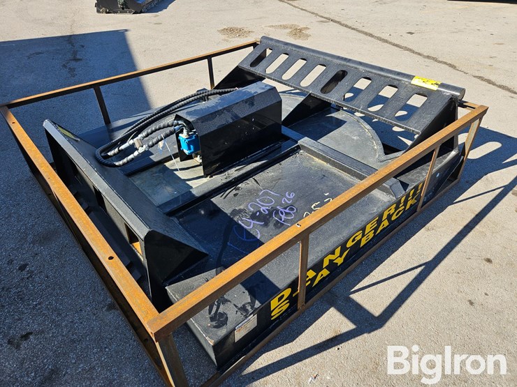 2025-massey-ferguson-730-image-7