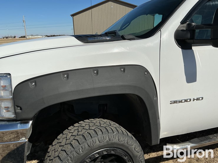 2012-chevrolet-3500-image-15