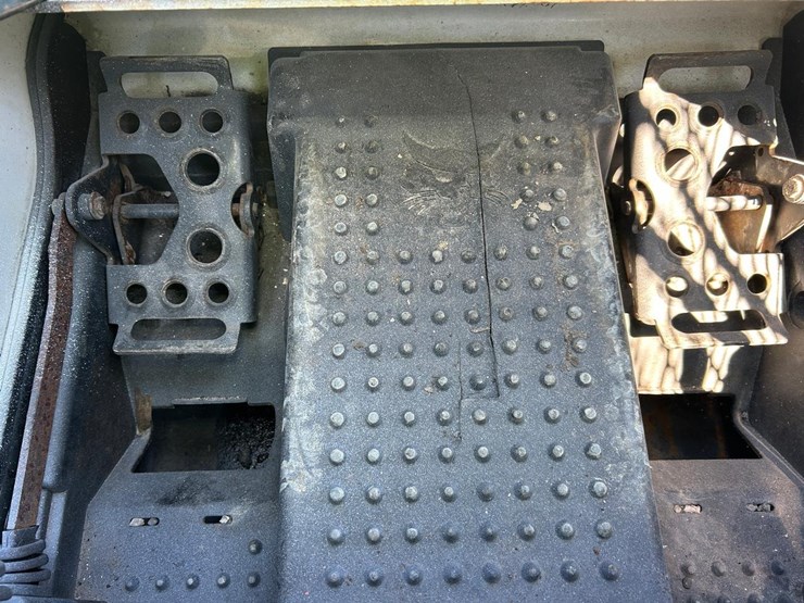 2016-bobcat-t450-image-25