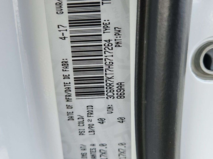 2017-dodge-1500-image-33