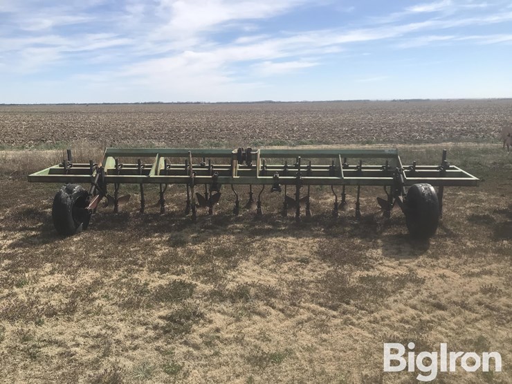 bigham-brothers-s-389-7-row-3-bar-cultivator-image-2