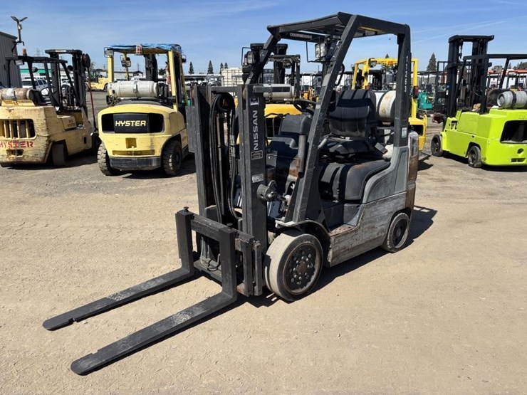 2011-nissan-mcp1f2a25lv-image-1