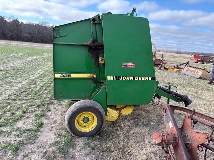 john-deere-335-image-3