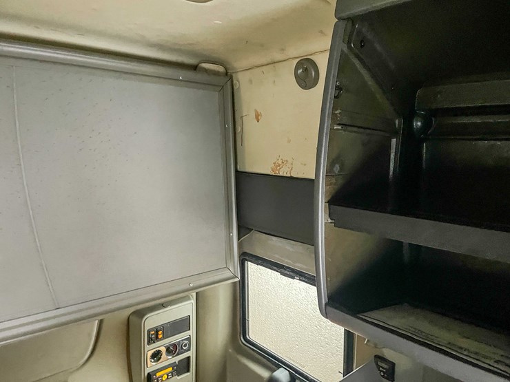 #230-•-2016-international-semi-tractor-(has-wi-title)-(denmark,-wi)-image-57