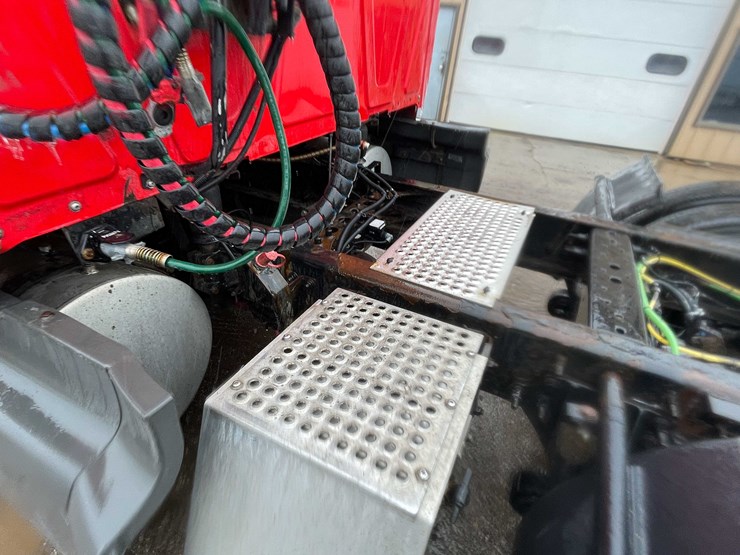 #234-•-2016-international-semi-tractor-(has-wi-title)-(denmark,-wi)-image-10