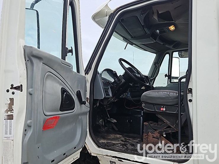 2005-international-8600-image-27