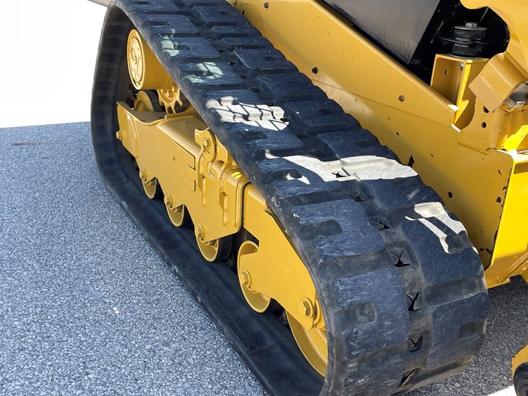 2019-caterpillar-259d3-image-21