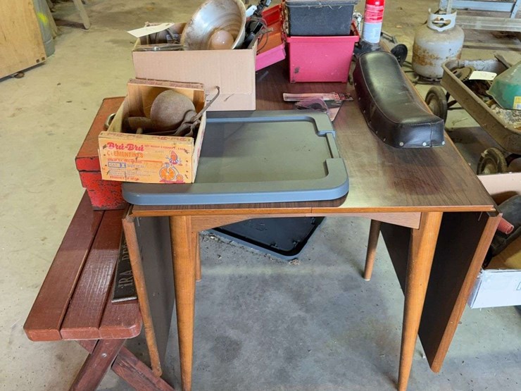 assorted-tools-and-household-items-image-4