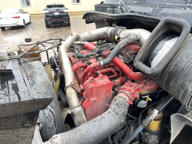 #230-•-2016-international-semi-tractor-(has-wi-title)-(denmark,-wi)-image-64