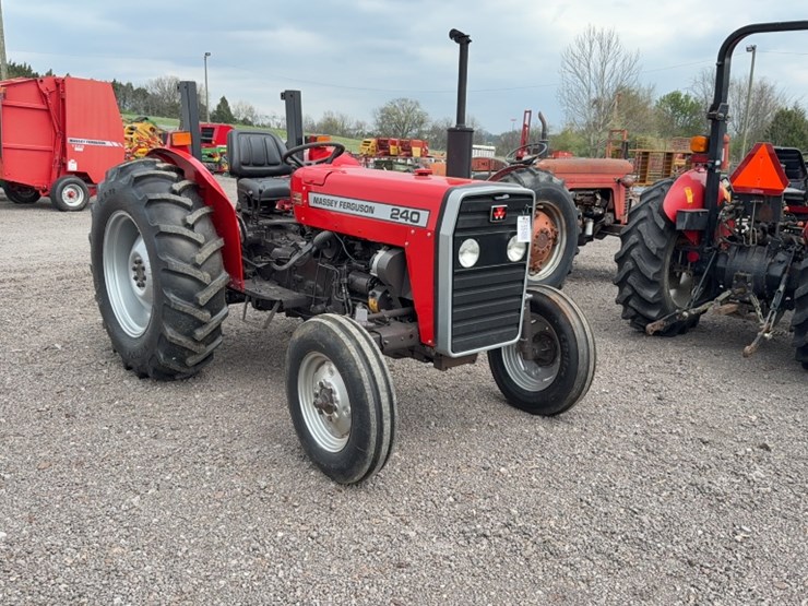 massey-ferguson-240-image-3
