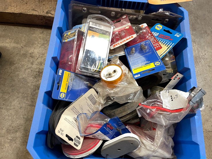 #2541-•-crate-of-trailer-lights-and-wires-(columbia-heights,-mn)-image-4