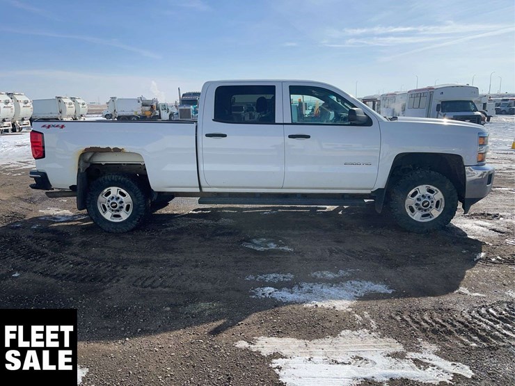 2015-chevrolet-silverado-2500hd-image-8