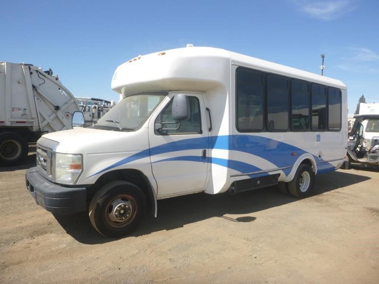 2014-ford-e450-image-2