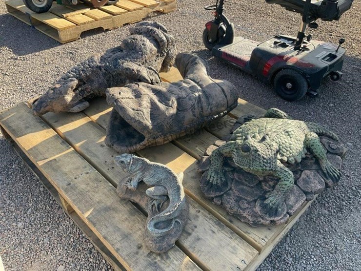 concrete-lizards-,-cowboy-boot-&-coyote-image-3