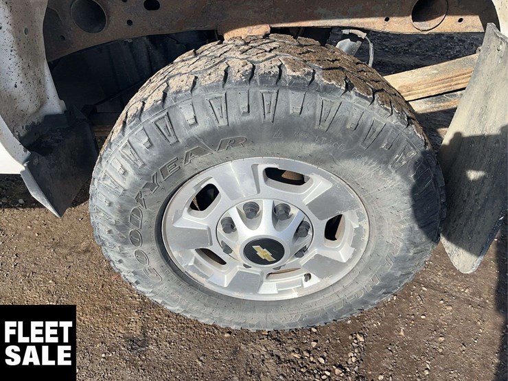 2015-chevrolet-silverado-2500hd-image-11