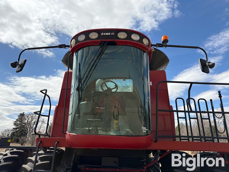 2009-case-ih-6088-image-10