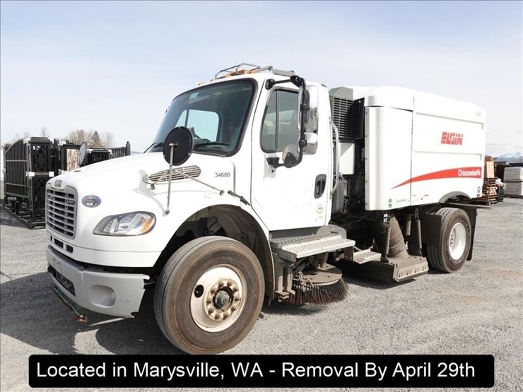 2020-freightliner-m2-106-image-1