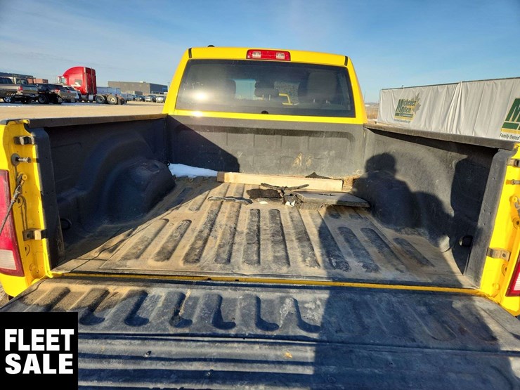 2019-ram-1500-classic-image-16