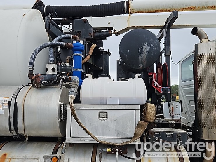 2004-international-7400-image-16