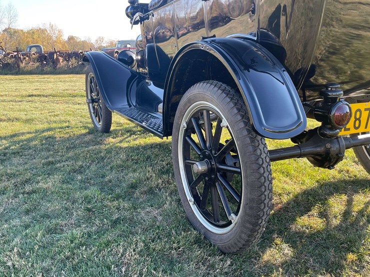 1917-model-t-touring-image-44
