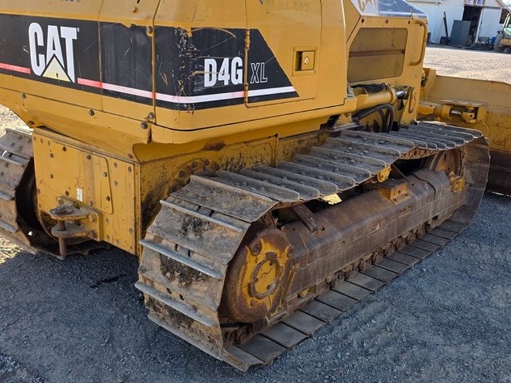 2005-caterpillar-d4g-xl-image-28