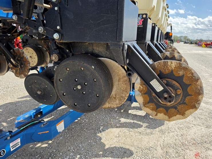 2010-kinze-3500-image-4