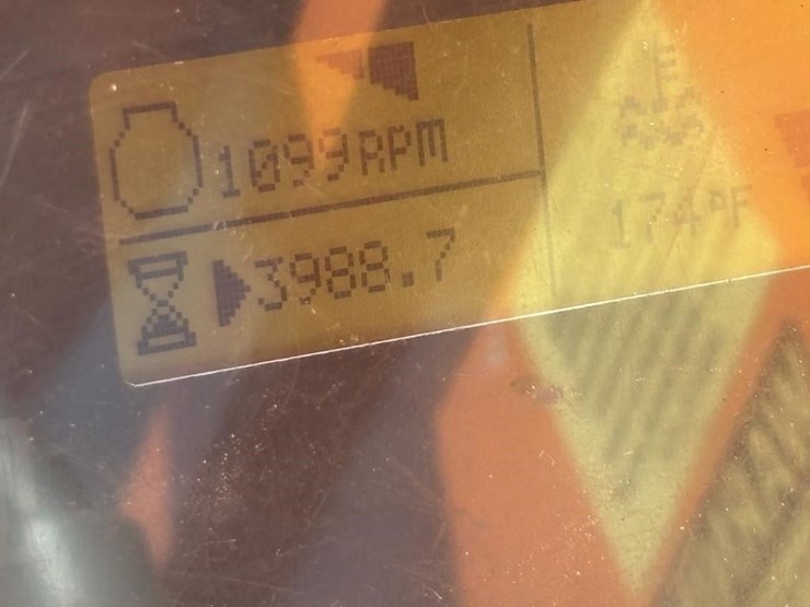 2014-jlg-8042-image-60