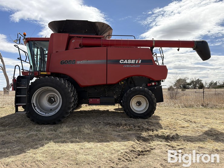 2009-case-ih-6088-image-8