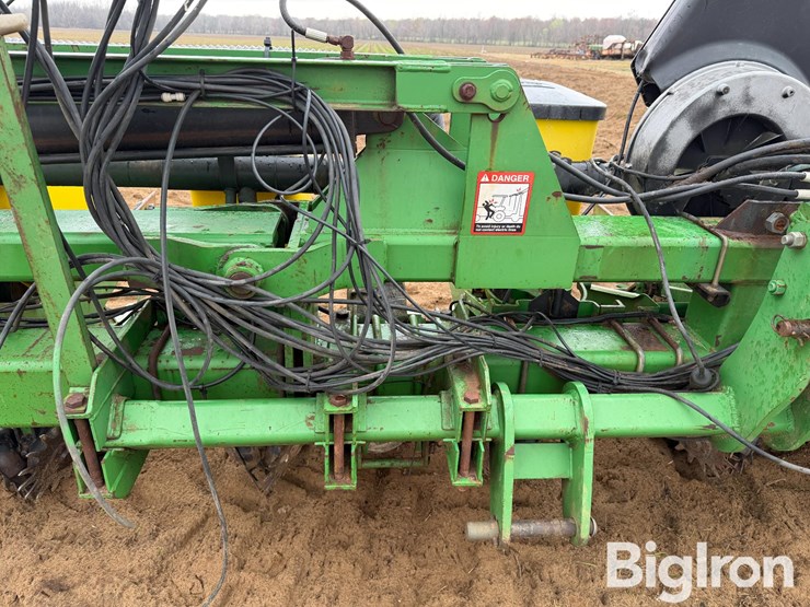 john-deere-1720-image-10