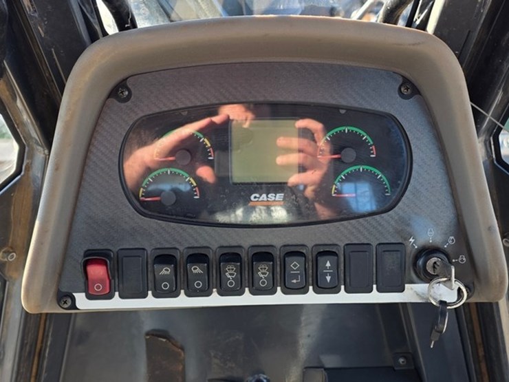 2013-case-850m-image-75