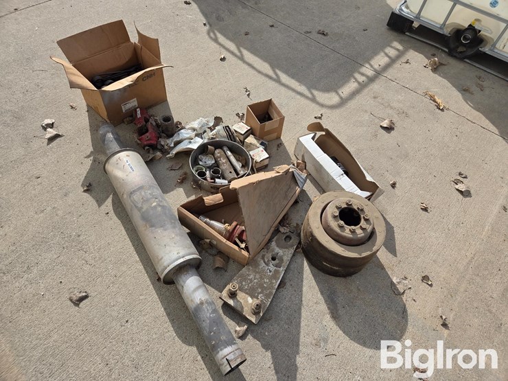 case-ih-antique-tractor-parts-image-6